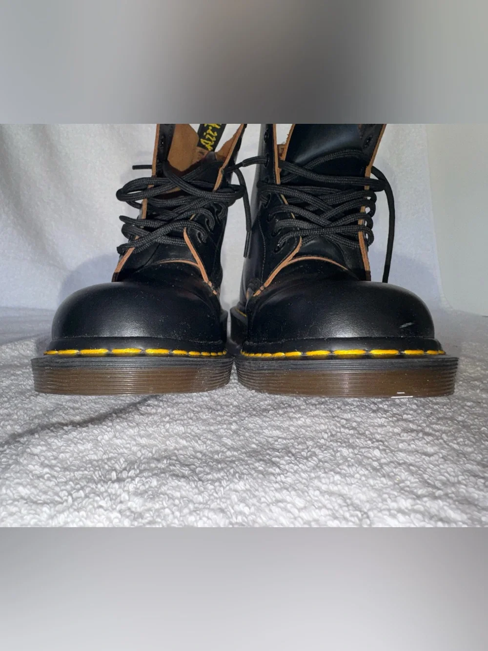 Dr Martens 1460 VINTAGE MADE IN ENGLAND Leather Lace Up Boots with pin. Unisex